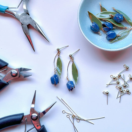 Tulip Wire Dangling Earrings