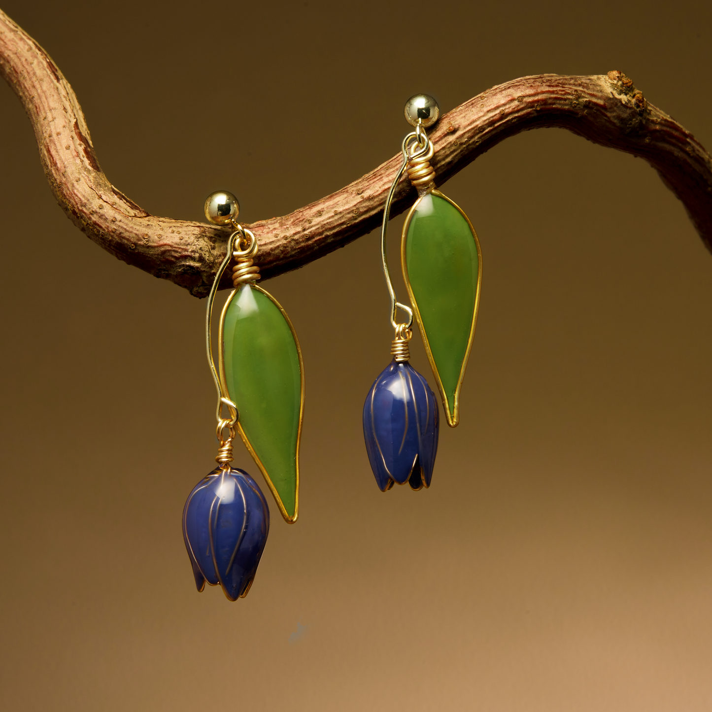 Tulip Wire Dangling Earrings